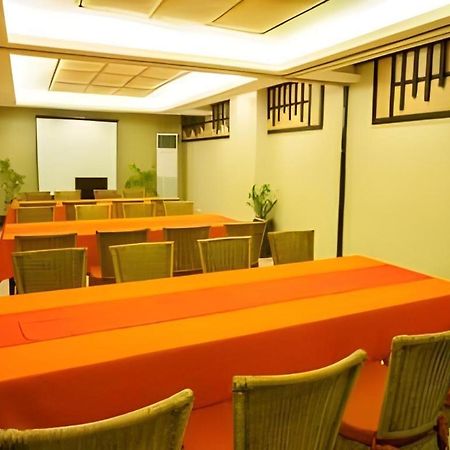 L Square Hotel Tarlac City Eksteriør billede