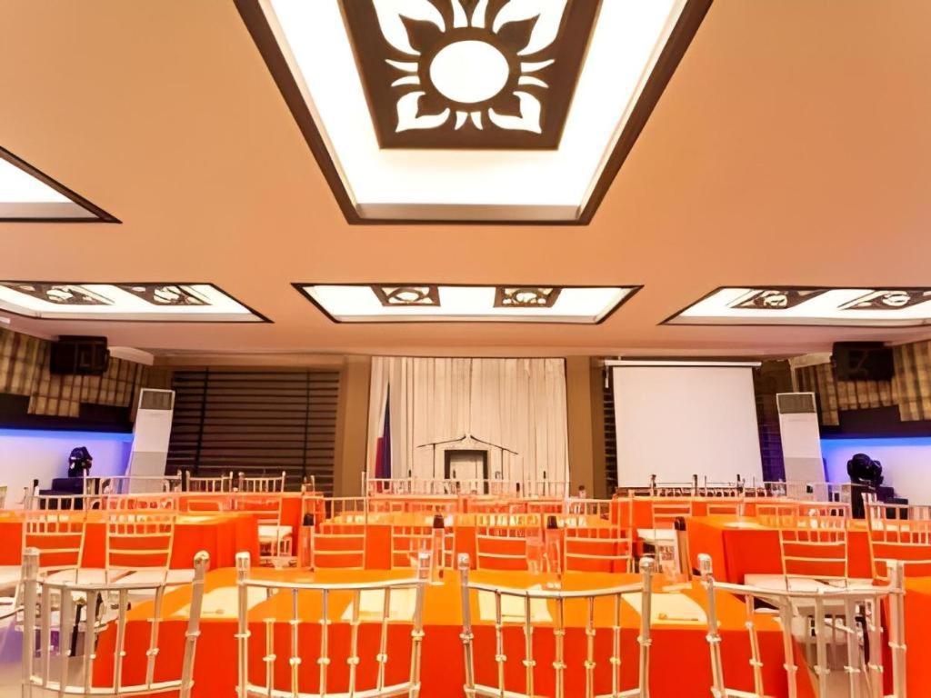 L Square Hotel Tarlac City Eksteriør billede
