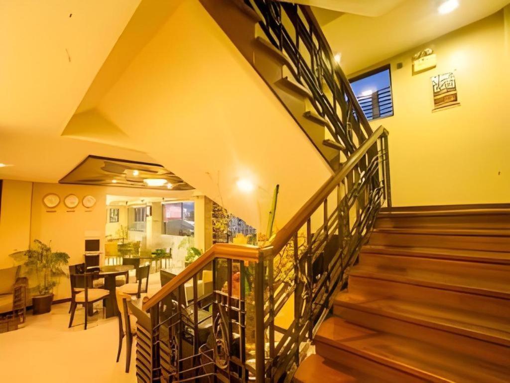 L Square Hotel Tarlac City Eksteriør billede