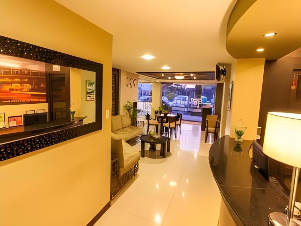 L Square Hotel Tarlac City Eksteriør billede