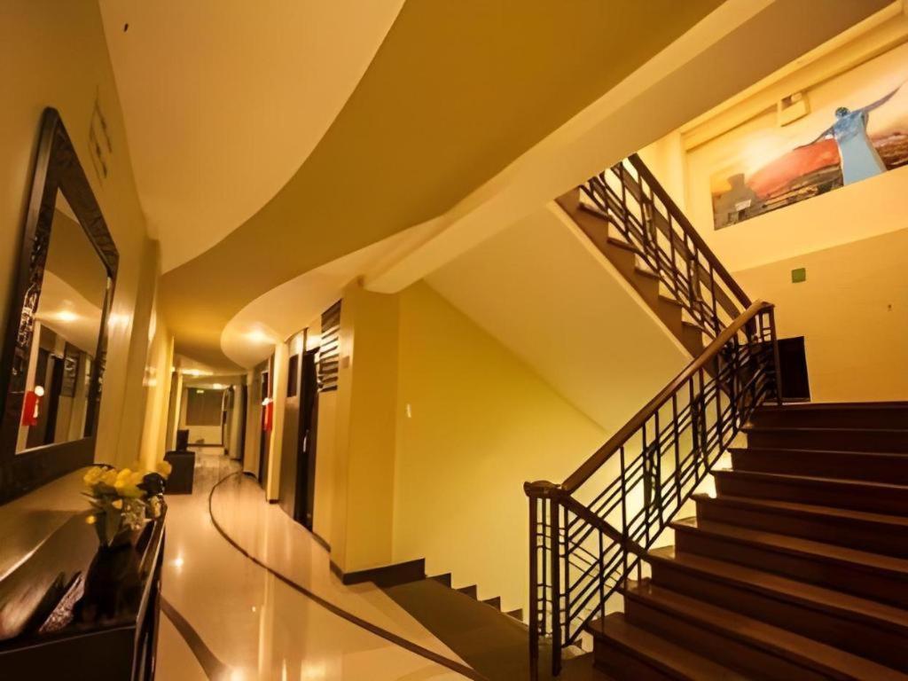 L Square Hotel Tarlac City Eksteriør billede