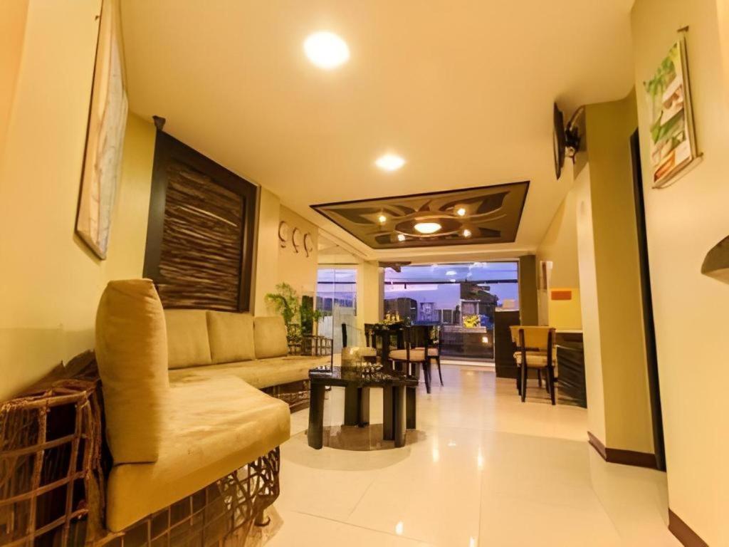 L Square Hotel Tarlac City Eksteriør billede