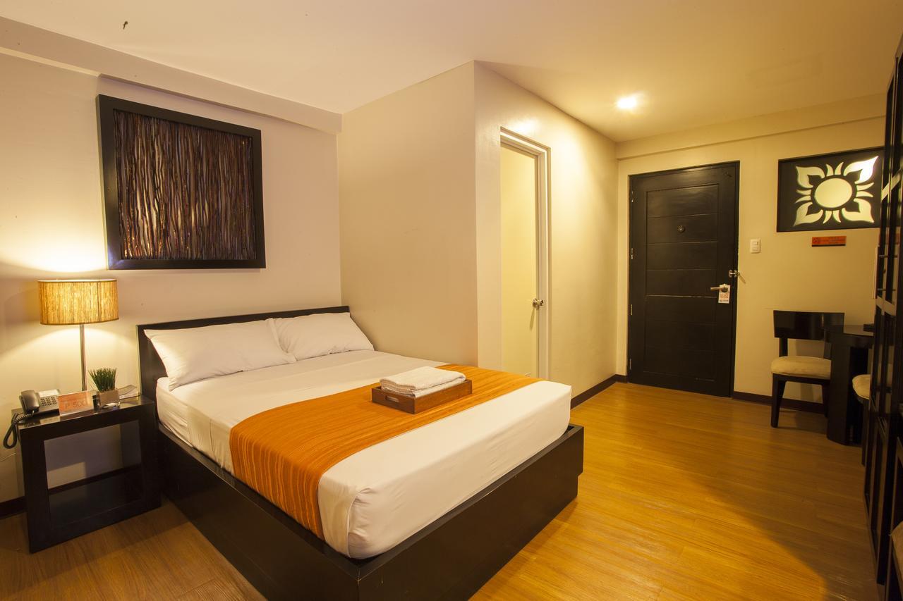 L Square Hotel Tarlac City Eksteriør billede