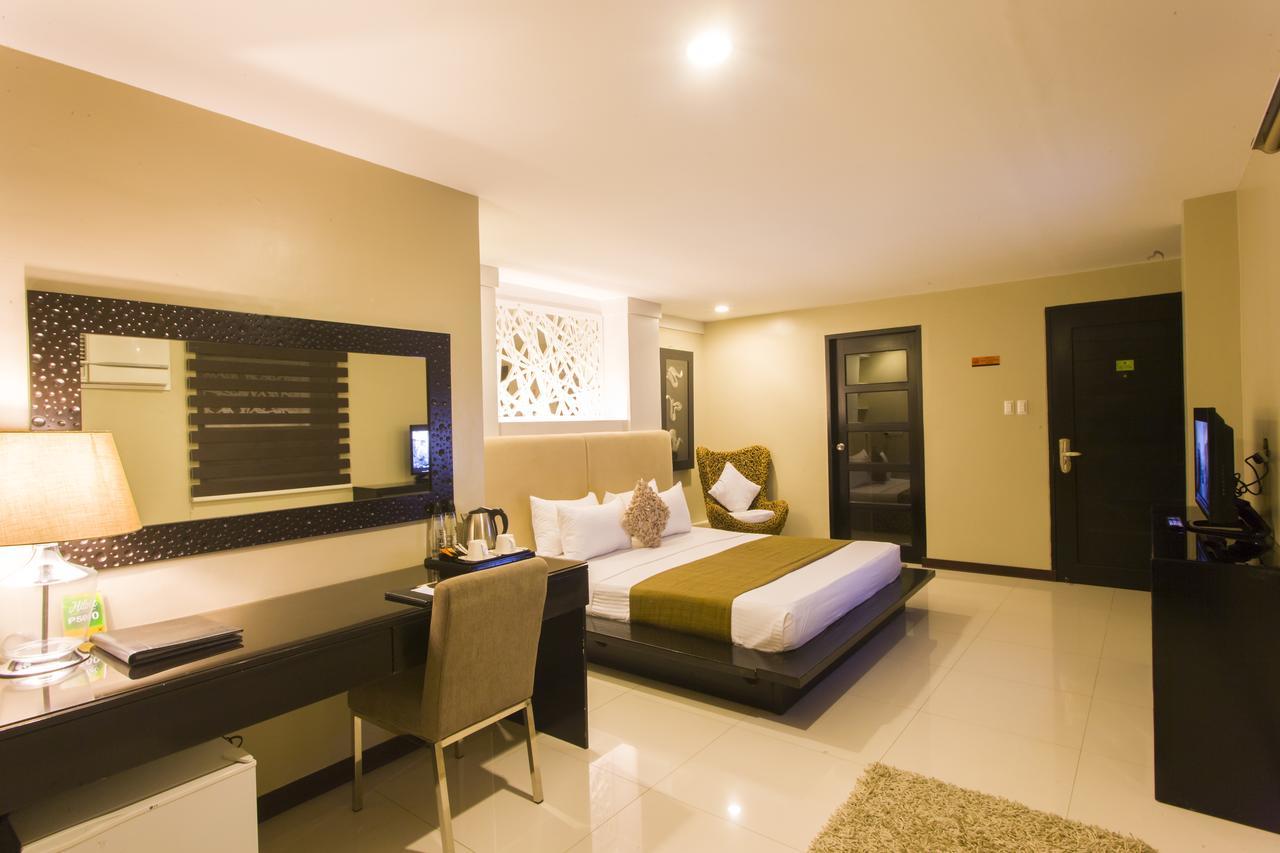 L Square Hotel Tarlac City Eksteriør billede
